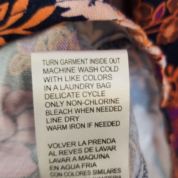 Democracy Top Womens M Purple Dark Floral Viscose Button Up Pleated 3/4 Sleeve - Picture 13 of 13